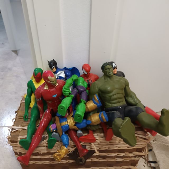 Figuras muñecos superhéroes Marvel