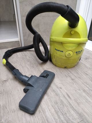 Aspiradora Taurus golf 1300