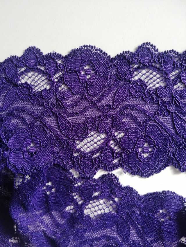 Encajes y tira bordada