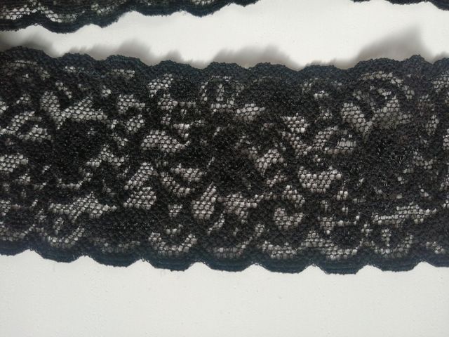 Encajes y tira bordada