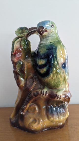 Botijo antiguo con forma de loro