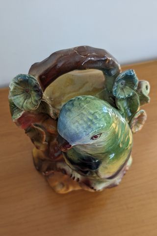 Botijo antiguo con forma de loro