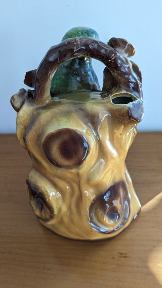 Botijo antiguo con forma de loro