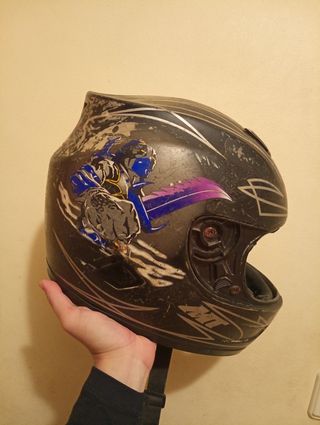 Casco moto MT Helmets.