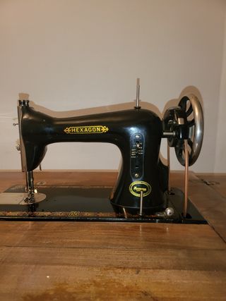Maquina de coser SINGER con mueble