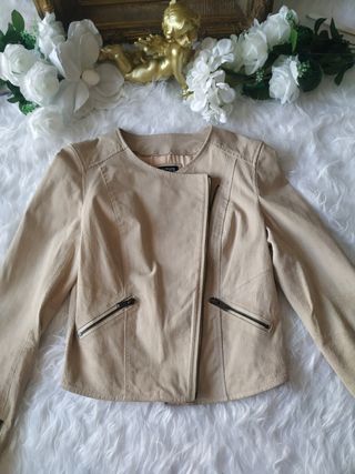 Chaqueta de piel genuina. Talla 38. 
