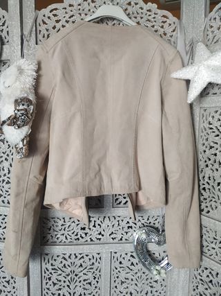 Chaqueta de piel genuina. Talla 38. 
