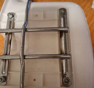 Seggiolino bianco per bicicletta