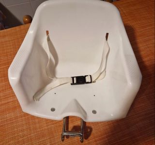 Seggiolino bianco per bicicletta