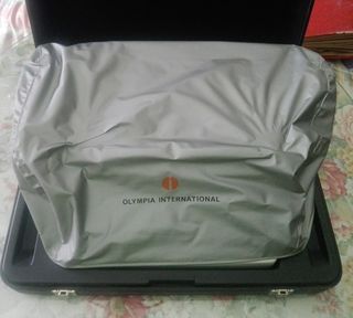 Maquina ESCRIBIR OLYMPIA ALEMANA