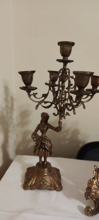 Reloj y candelabros de bronce antiguos