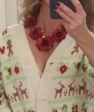 Collana in resina a fiori doppi rossi