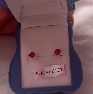 Pendientes con piedra roja