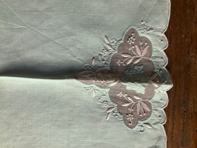 Set di asciugamani ospite in lino ricamato a mano