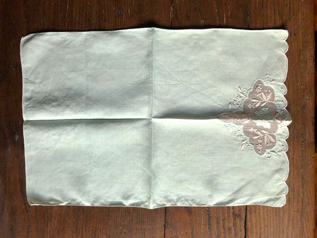 Set di asciugamani ospite in lino ricamato a mano