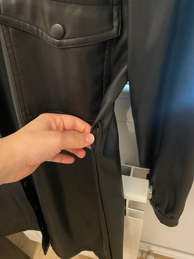 chaqueta larga cuero negro