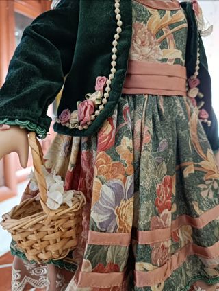 Muñeca de porcelana grande