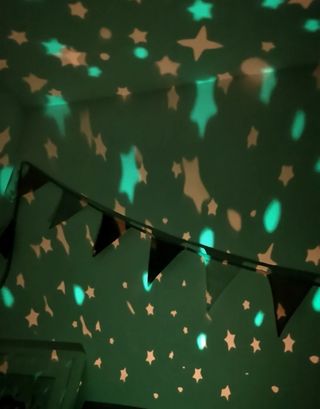 Proyector estrellas bebé marca Pabobo