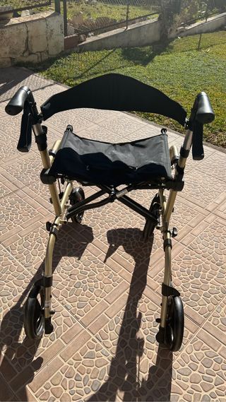 Rollator y silla de ruedas 2 en 1