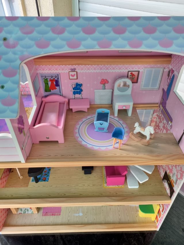 Casa de muñecas madera