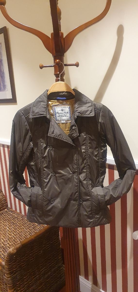 Ligera chaqueta gabardina de Massimo Dutti