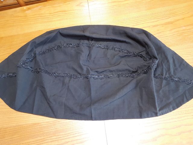 mantellina o mantilla de casco