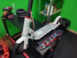 Reparación pinchazo patinete eléctrico