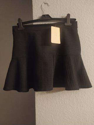 Falda corta negra