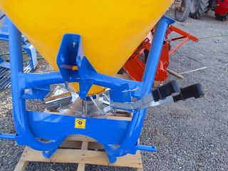 ABONADORA SUSPENDIDA DE 500 KG NUEVA A ESTRENAR.