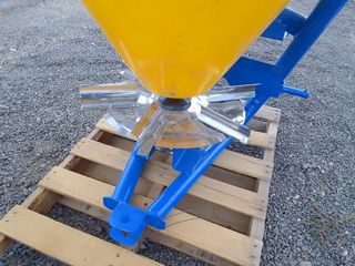 ABONADORA SUSPENDIDA DE 500 KG NUEVA A ESTRENAR.