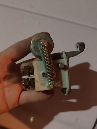 Desconectador automático de baterías y alternador
