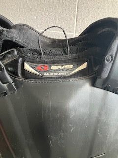 Equipo de Enduro: Coraza, casco, rodilleras, botas