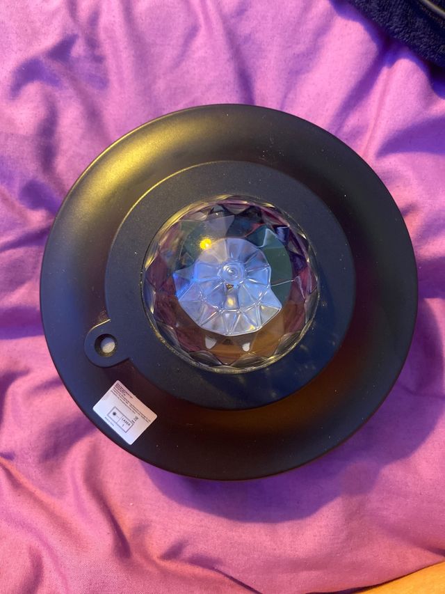 PROYECTOR DE LUZ (universo) + altavoz