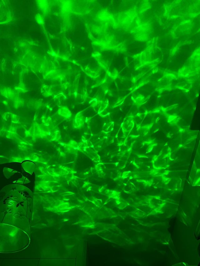 PROYECTOR DE LUZ (universo) + altavoz