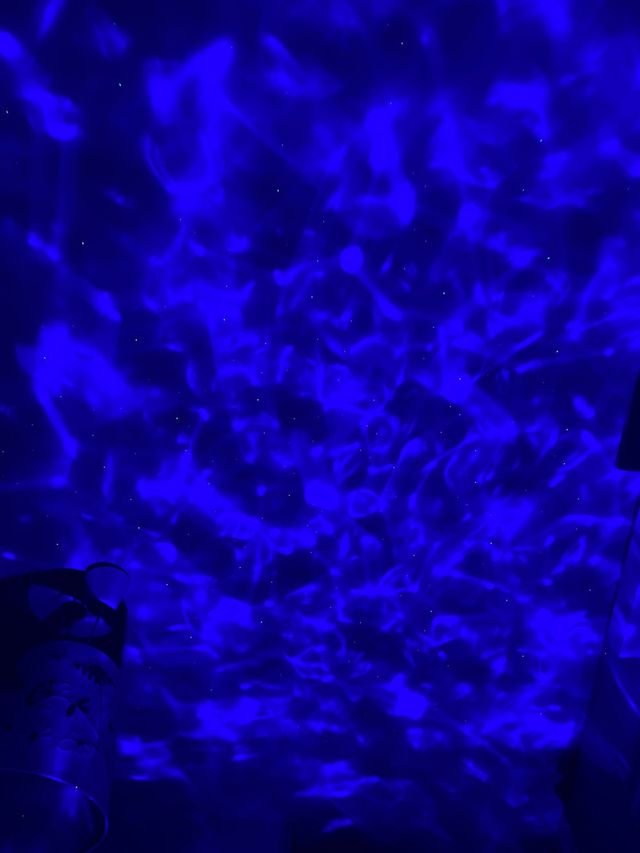 PROYECTOR DE LUZ (universo) + altavoz