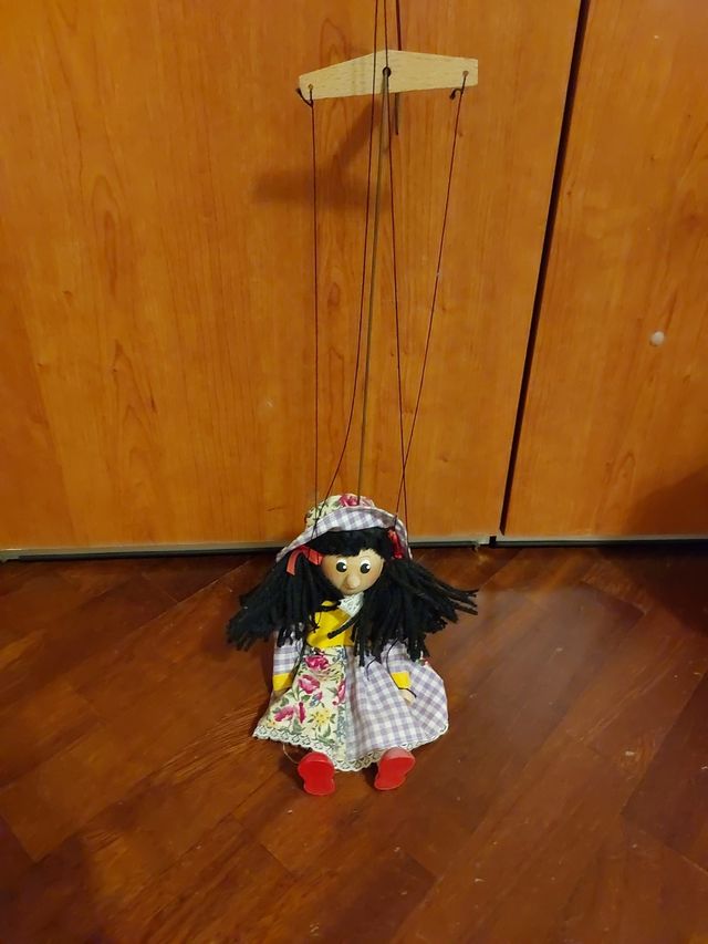 Marionetta in legno damigella