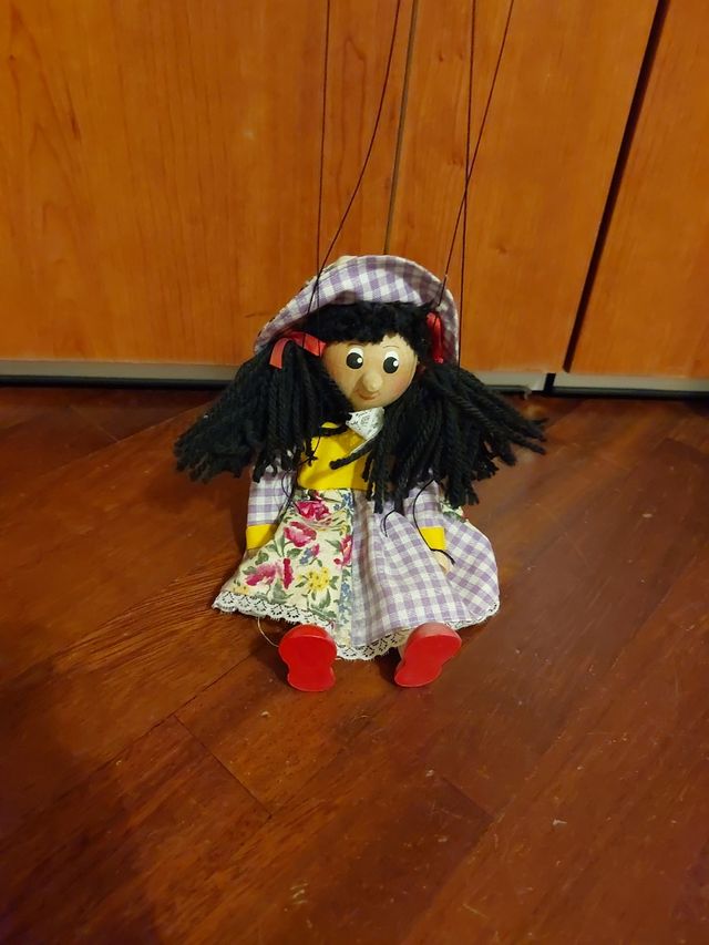 Marionetta in legno damigella
