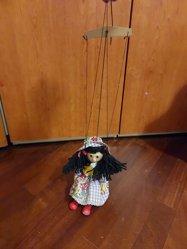 Marionetta in legno damigella