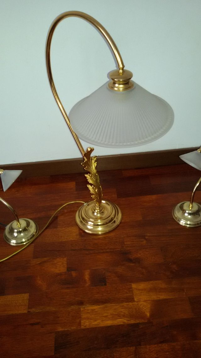 Tris di lampade in ottone dorato