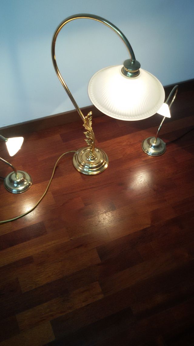 Tris di lampade in ottone dorato