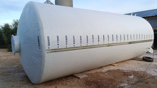 Depósito de fibra de poliéster