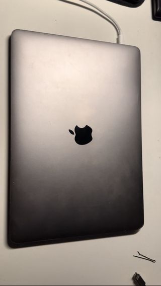 Macbook Pro touchbar 256gb - 100 ciclos