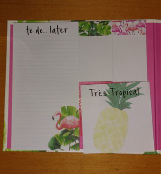 Book con post-it assortiti