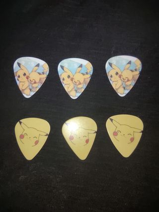 Set 6 guitar picks Pikachu