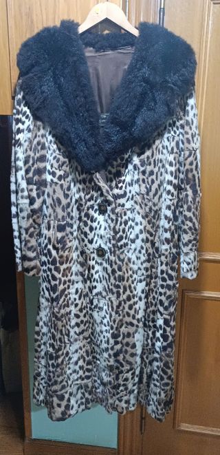 Abrigo de piel estampado de leopardo