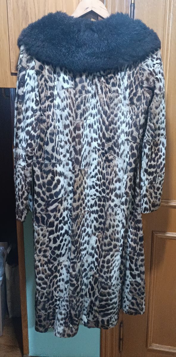Abrigo de piel estampado de leopardo