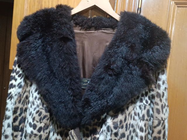 Abrigo de piel estampado de leopardo
