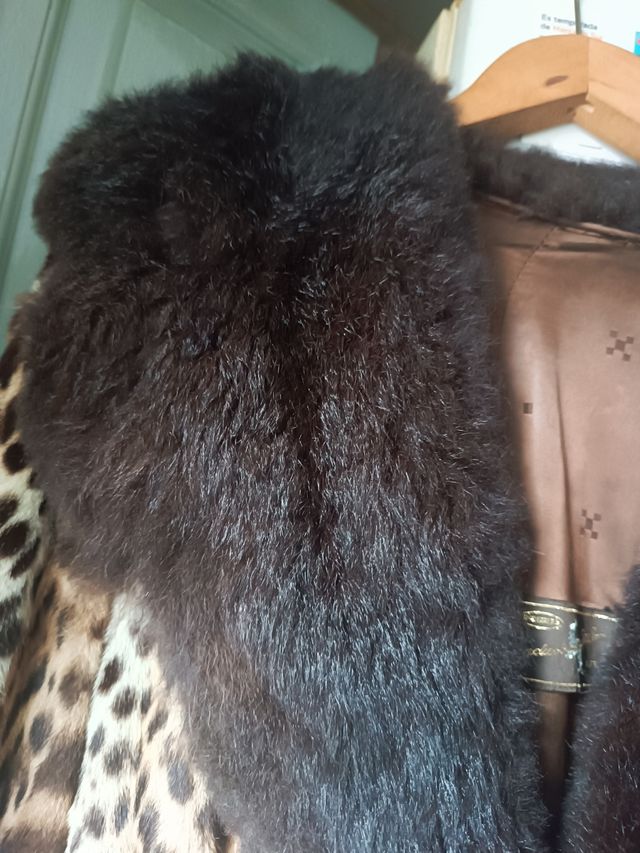 Abrigo de piel estampado de leopardo