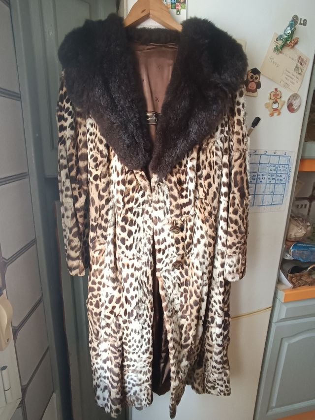 Abrigo de piel estampado de leopardo