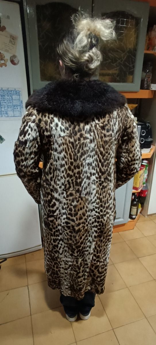 Abrigo de piel estampado de leopardo